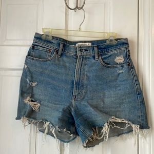 Abercrombie curve love 27/4 high rise 4 inch mom shorts